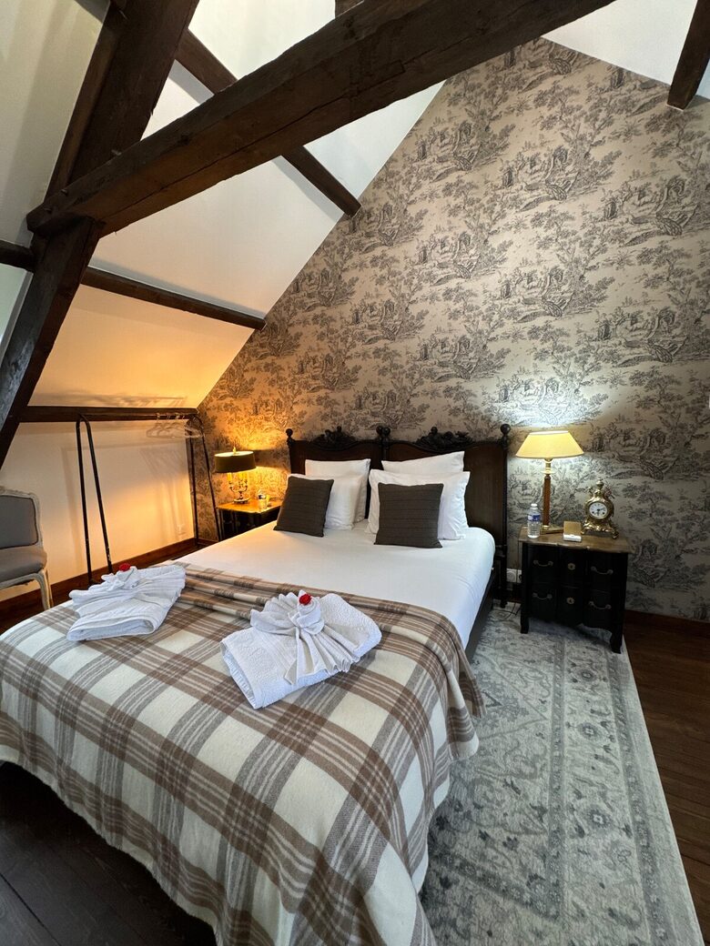 Exquisite 14th-Century Estate Near the Coast - Étables-sur-Mer, France