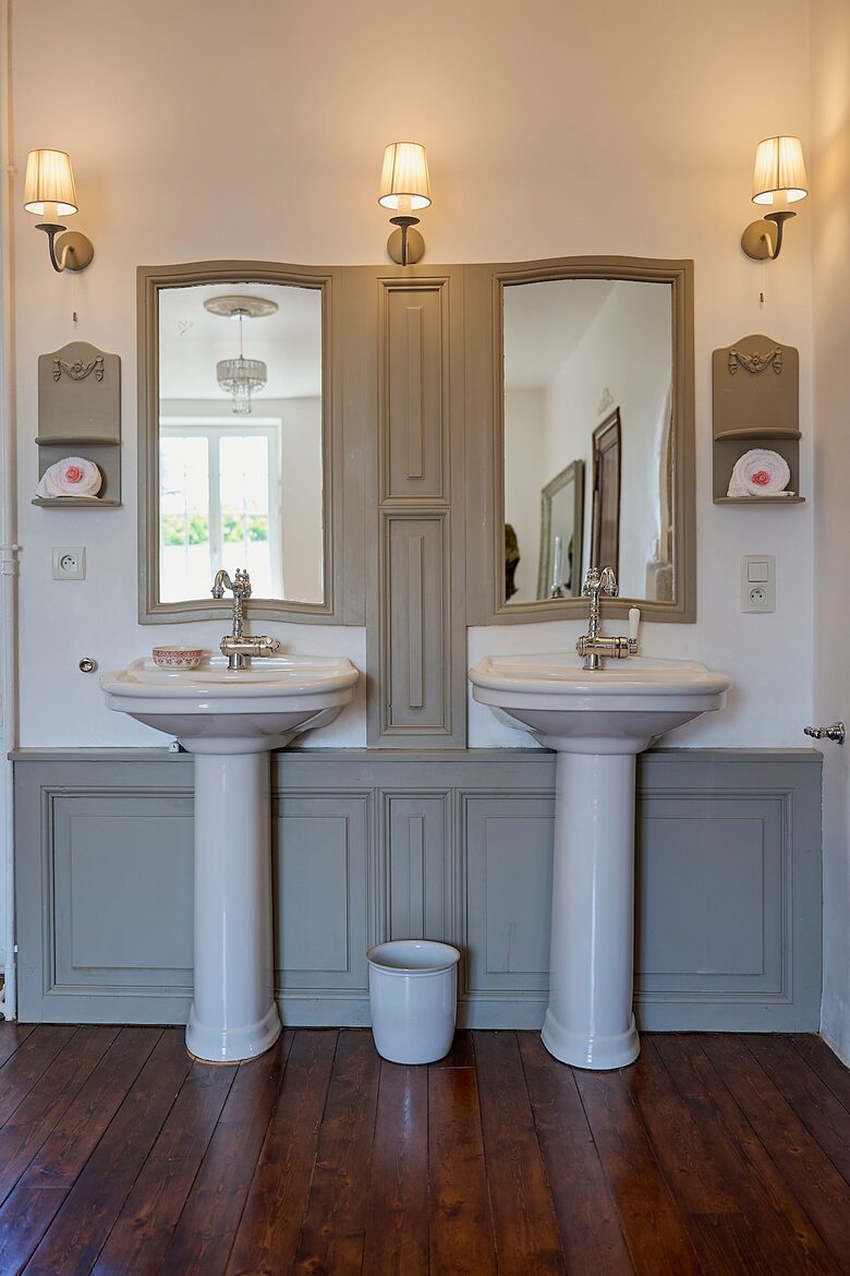 Exquisite 14th-Century Estate Near the Coast - Étables-sur-Mer, France