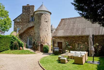 Exquisite 14th-Century Estate Near the Coast - Étables-sur-Mer, France