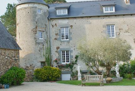 Exquisite 14th-Century Estate Near the Coast - Étables-sur-Mer, France