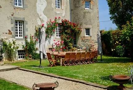 Exquisite 14th-Century Estate Near the Coast - Étables-sur-Mer, France