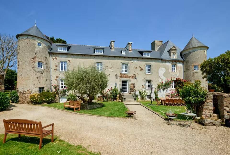 Exquisite 14th-Century Estate Near the Coast - Étables-sur-Mer, France