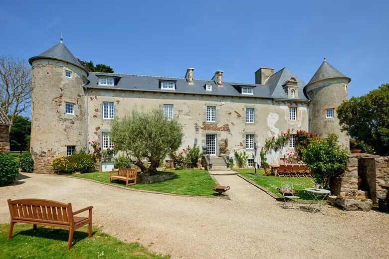 Exquisite 14th-Century Estate Near the Coast - Étables-sur-Mer, France