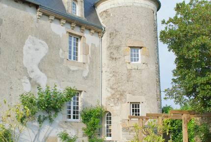 Exquisite 14th-Century Estate Near the Coast - Étables-sur-Mer, France