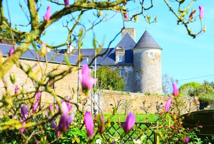 Exquisite 14th-Century Estate Near the Coast - Étables-sur-Mer, France