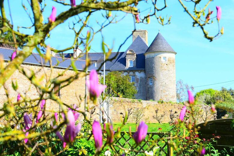 Exquisite 14th-Century Estate Near the Coast - Étables-sur-Mer, France