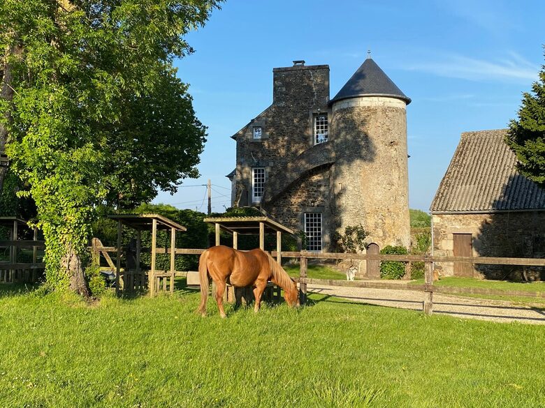Exquisite 14th-Century Estate Near the Coast - Étables-sur-Mer, France