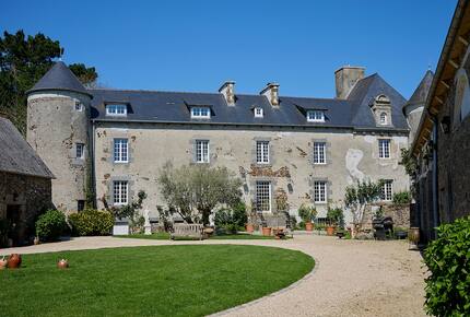 Exquisite 14th-Century Estate Near the Coast - Étables-sur-Mer, France