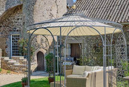 Exquisite 14th-Century Estate Near the Coast - Étables-sur-Mer, France