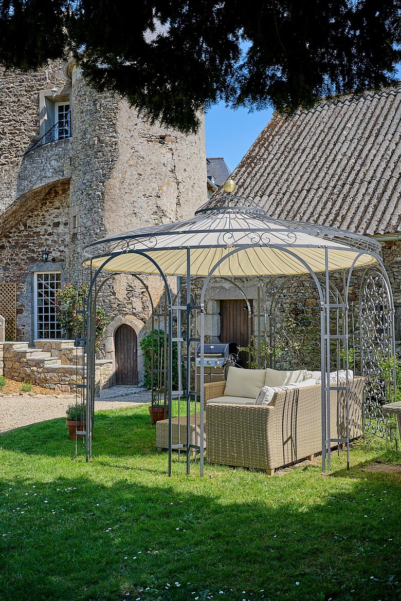 Exquisite 14th-Century Estate Near the Coast - Étables-sur-Mer, France