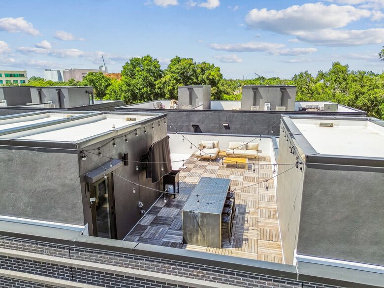 Urban Oasis with Rooftop Views in Tampa - Tampa, Florida
