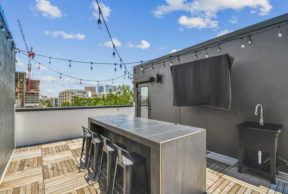 Urban Oasis with Rooftop Views in Tampa - Tampa, Florida