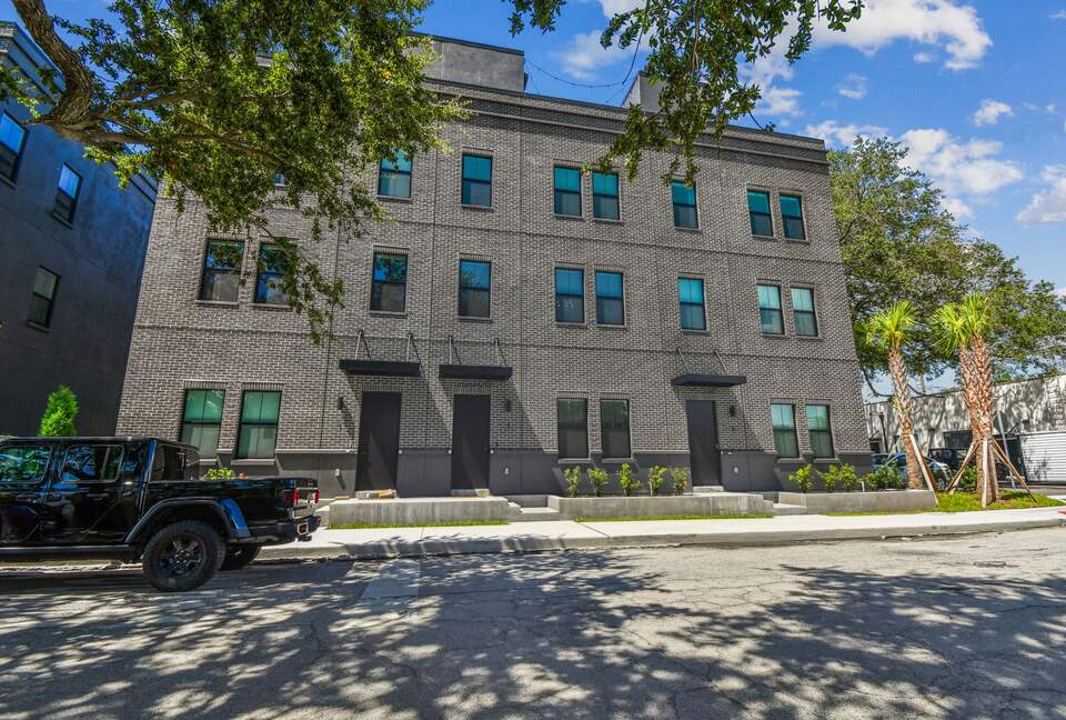 Urban Oasis with Rooftop Views in Tampa - Tampa, Florida