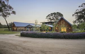 Countryside Grandeur with Private Lake and Tennis Court - Moorooduc, Australia