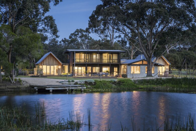 Countryside Grandeur with Private Lake and Tennis Court - Moorooduc, Australia