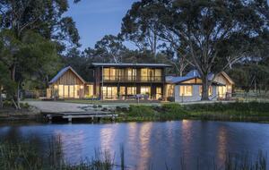 Countryside Grandeur with Private Lake and Tennis Court - Moorooduc, Australia