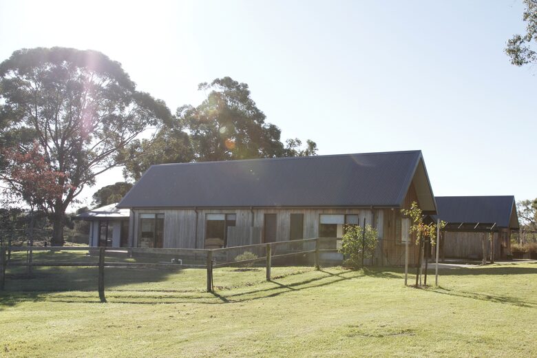Countryside Grandeur with Private Lake and Tennis Court - Moorooduc, Australia