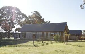 Countryside Grandeur with Private Lake and Tennis Court - Moorooduc, Australia