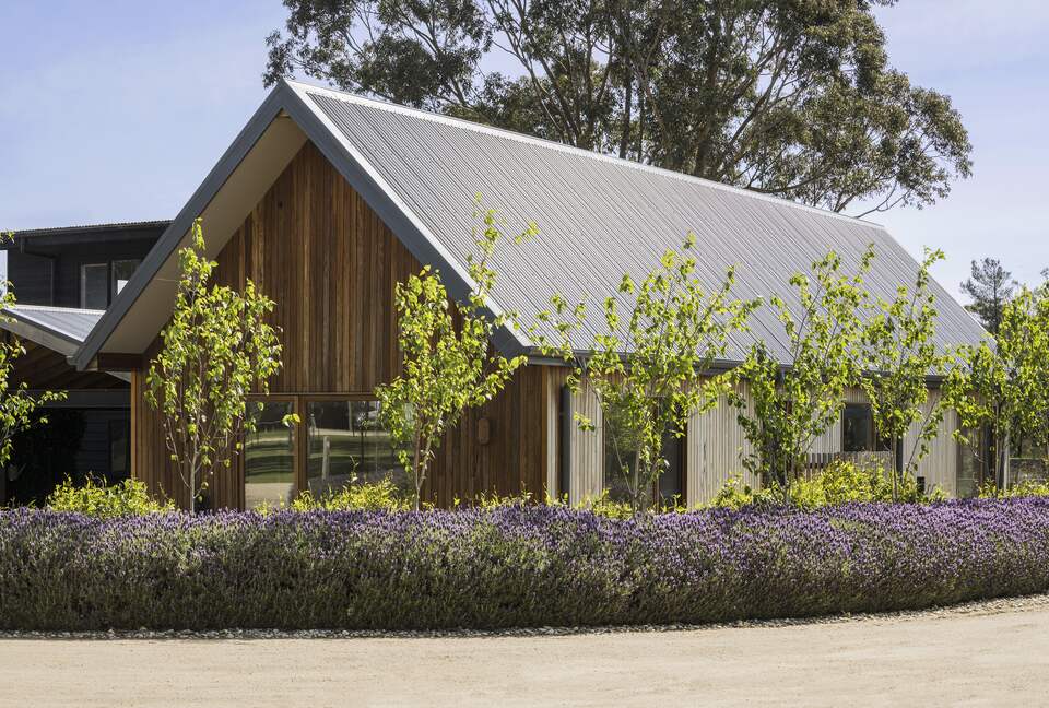 Countryside Grandeur with Private Lake and Tennis Court - Moorooduc, Australia