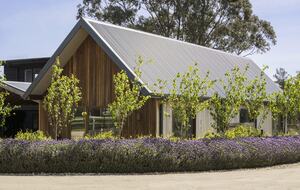 Countryside Grandeur with Private Lake and Tennis Court - Moorooduc, Australia