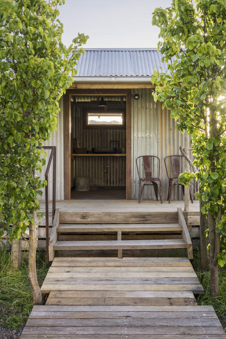 Countryside Grandeur with Private Lake and Tennis Court - Moorooduc, Australia