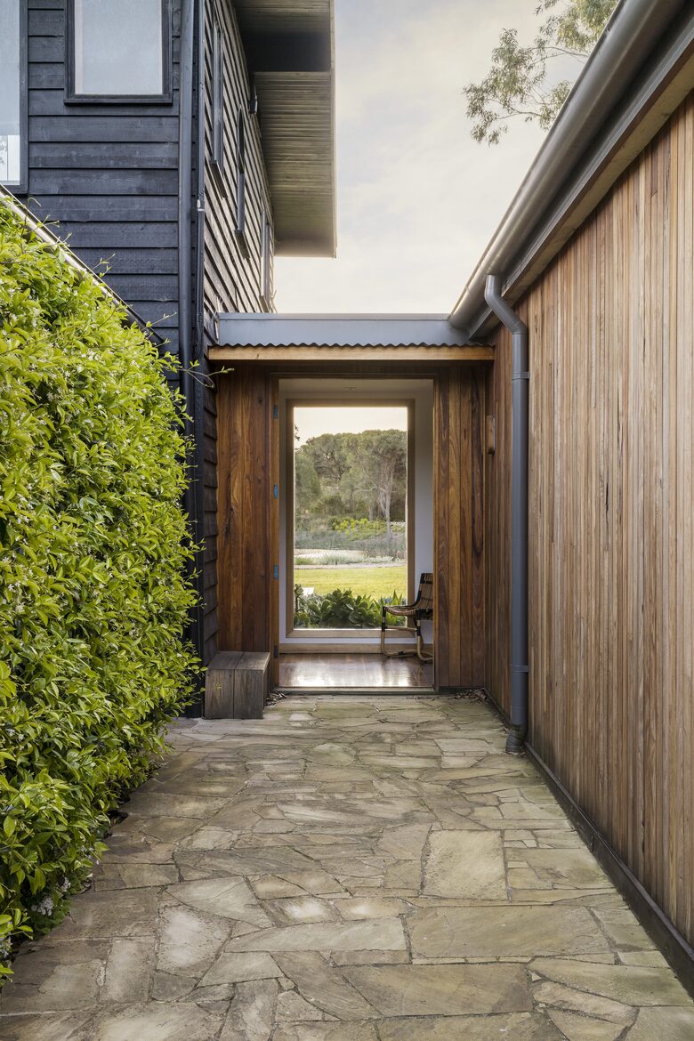 Countryside Grandeur with Private Lake and Tennis Court - Moorooduc, Australia