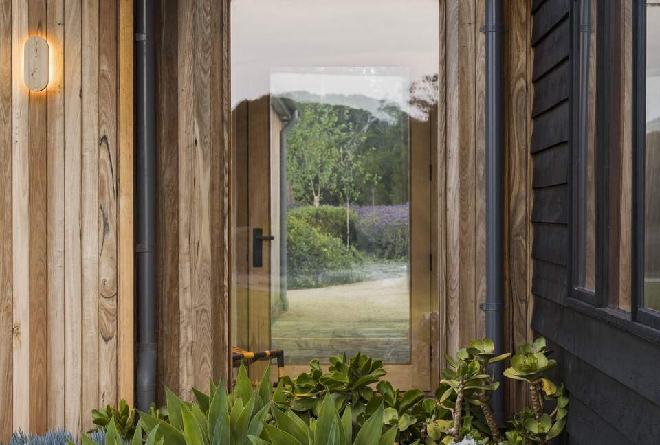 Countryside Grandeur with Private Lake and Tennis Court - Moorooduc, Australia