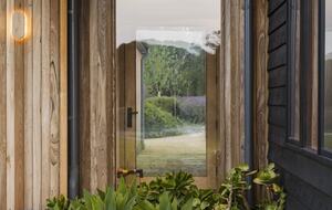 Countryside Grandeur with Private Lake and Tennis Court - Moorooduc, Australia