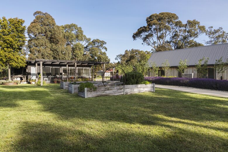 Countryside Grandeur with Private Lake and Tennis Court - Moorooduc, Australia