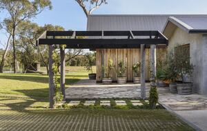 Countryside Grandeur with Private Lake and Tennis Court - Moorooduc, Australia