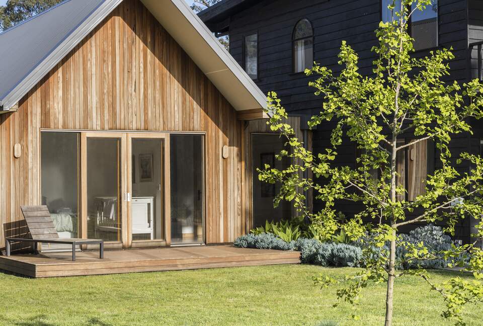 Countryside Grandeur with Private Lake and Tennis Court - Moorooduc, Australia