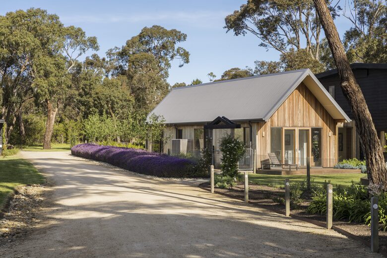 Countryside Grandeur with Private Lake and Tennis Court - Moorooduc, Australia