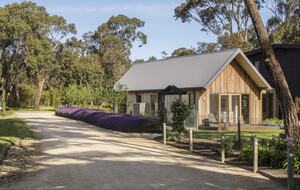 Countryside Grandeur with Private Lake and Tennis Court - Moorooduc, Australia