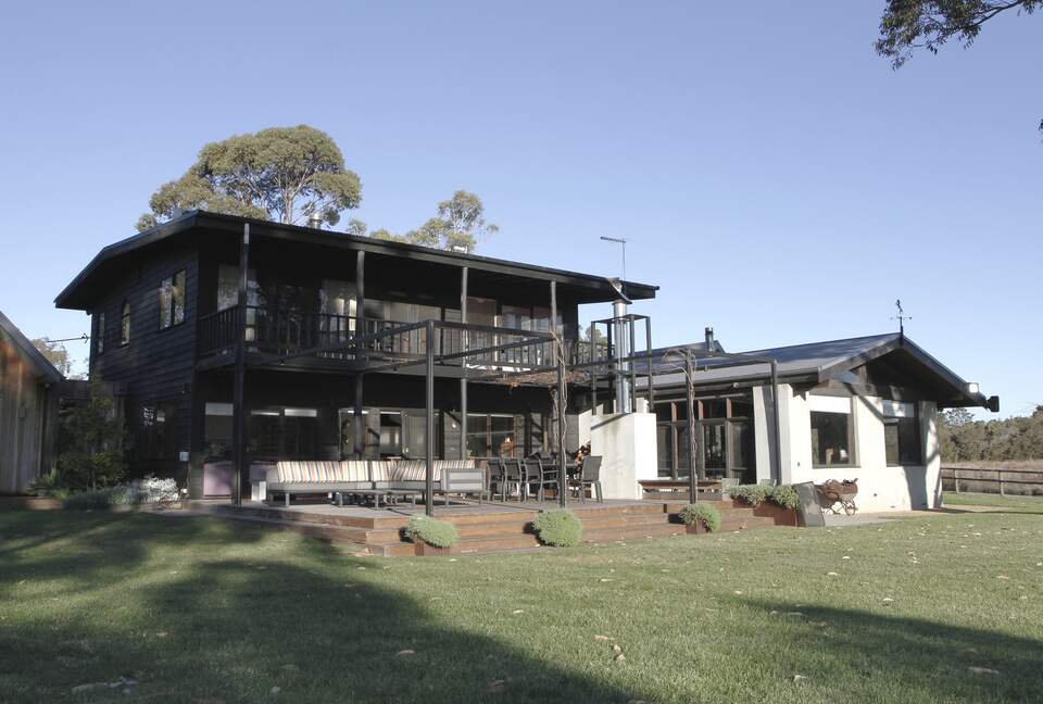 Countryside Grandeur with Private Lake and Tennis Court - Moorooduc, Australia