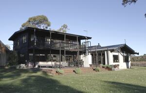 Countryside Grandeur with Private Lake and Tennis Court - Moorooduc, Australia