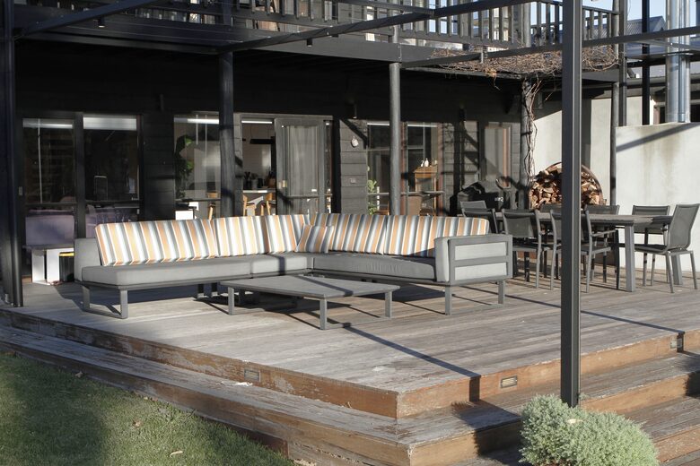 Countryside Grandeur with Private Lake and Tennis Court - Moorooduc, Australia