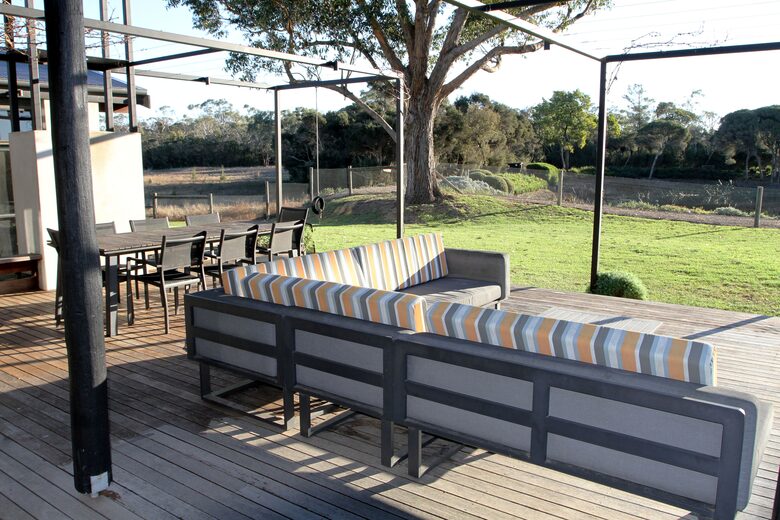 Countryside Grandeur with Private Lake and Tennis Court - Moorooduc, Australia