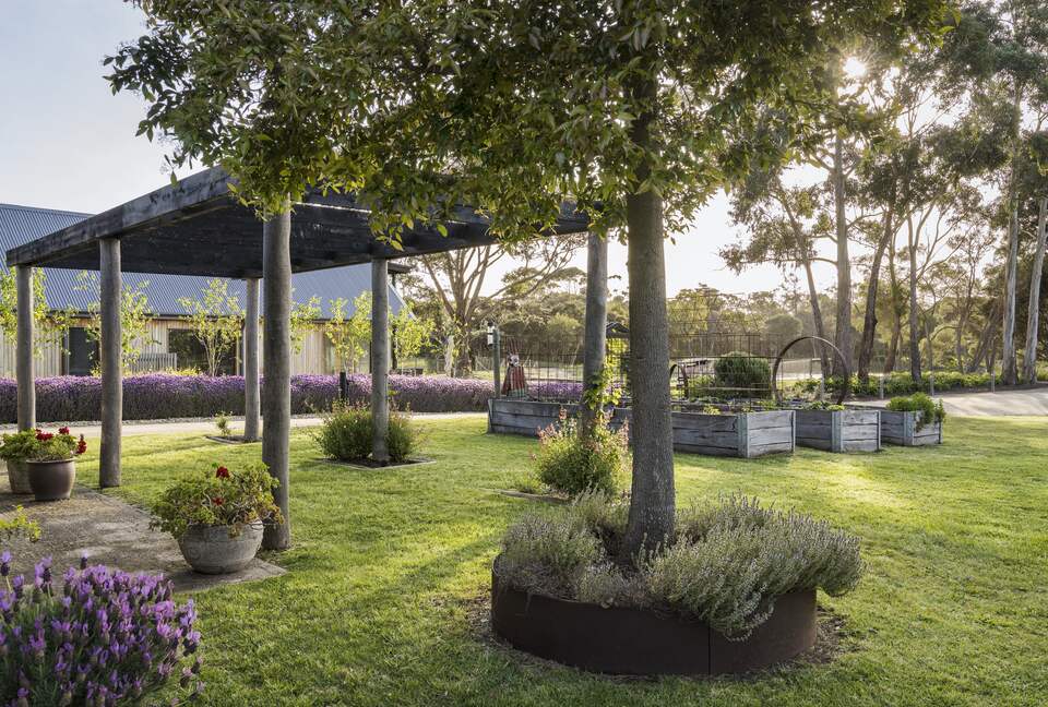 Countryside Grandeur with Private Lake and Tennis Court - Moorooduc, Australia