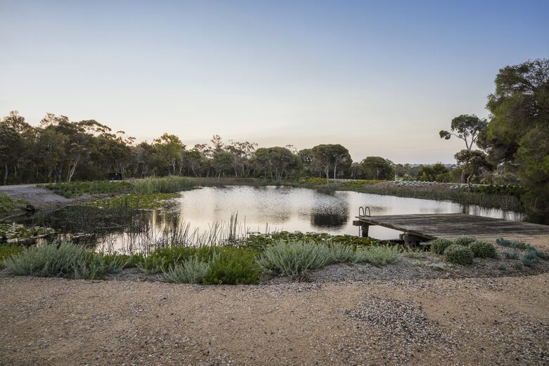 Countryside Grandeur with Private Lake and Tennis Court - Moorooduc, Australia