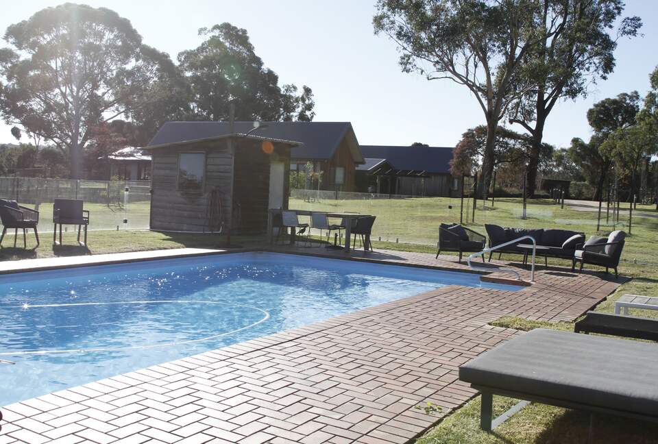 Countryside Grandeur with Private Lake and Tennis Court - Moorooduc, Australia