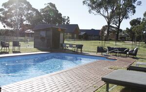 Countryside Grandeur with Private Lake and Tennis Court - Moorooduc, Australia