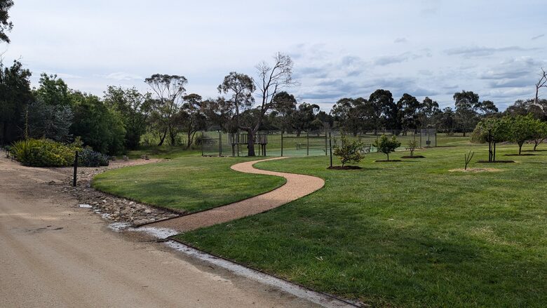 Countryside Grandeur with Private Lake and Tennis Court - Moorooduc, Australia