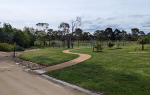 Countryside Grandeur with Private Lake and Tennis Court - Moorooduc, Australia