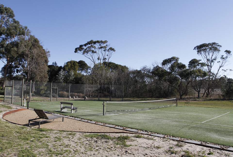 Countryside Grandeur with Private Lake and Tennis Court - Moorooduc, Australia