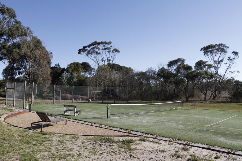 Countryside Grandeur with Private Lake and Tennis Court - Moorooduc, Australia