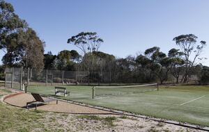Countryside Grandeur with Private Lake and Tennis Court - Moorooduc, Australia