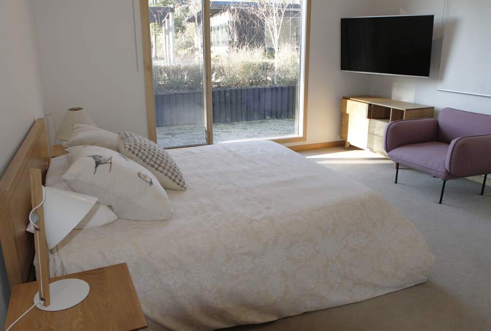 Countryside Grandeur with Private Lake and Tennis Court - Moorooduc, Australia