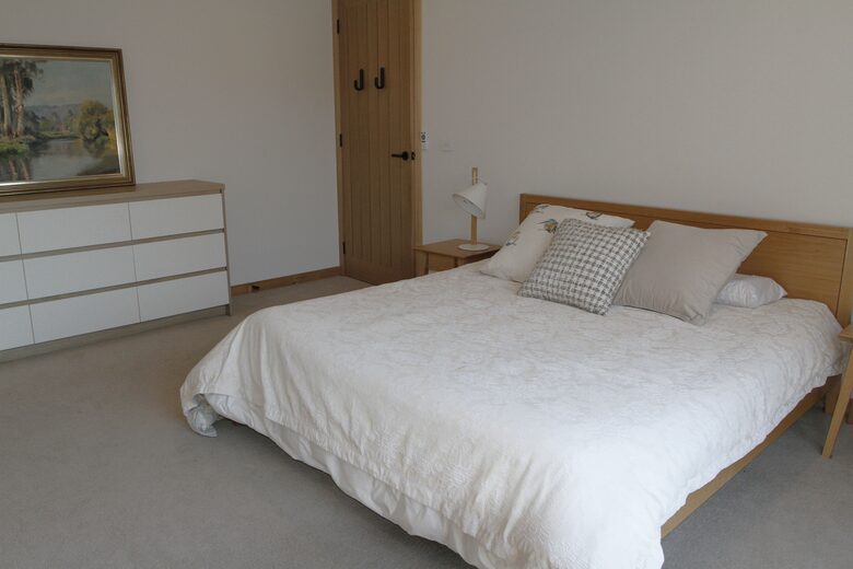 Countryside Grandeur with Private Lake and Tennis Court - Moorooduc, Australia