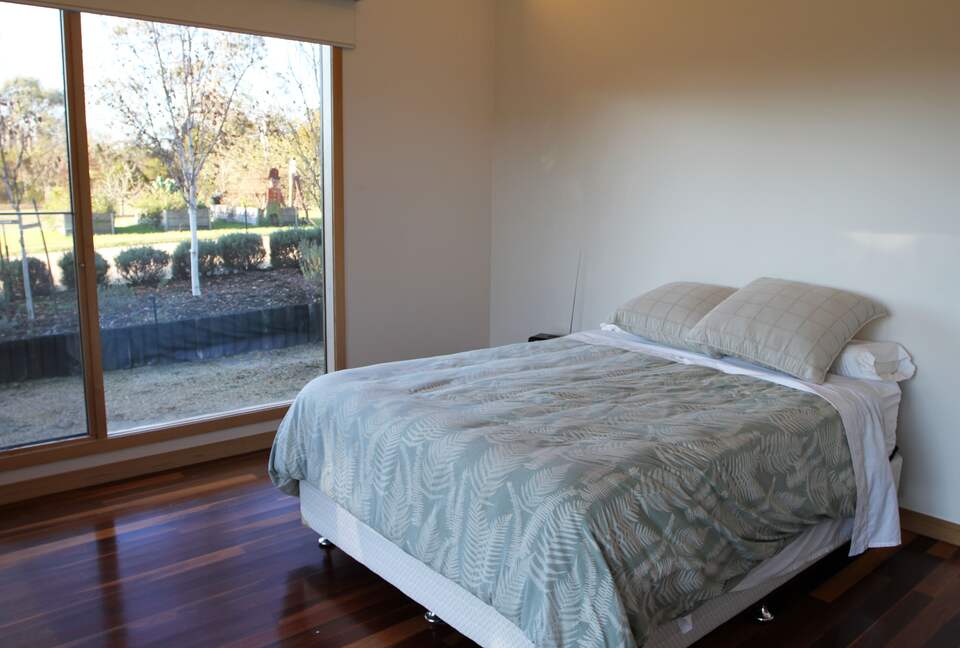 Countryside Grandeur with Private Lake and Tennis Court - Moorooduc, Australia