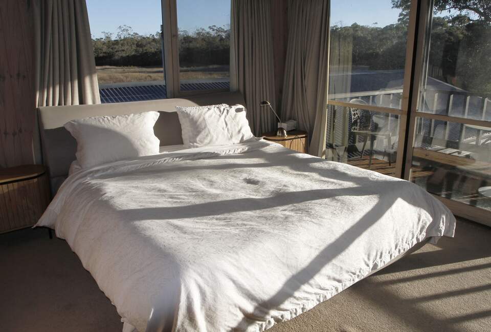 Countryside Grandeur with Private Lake and Tennis Court - Moorooduc, Australia